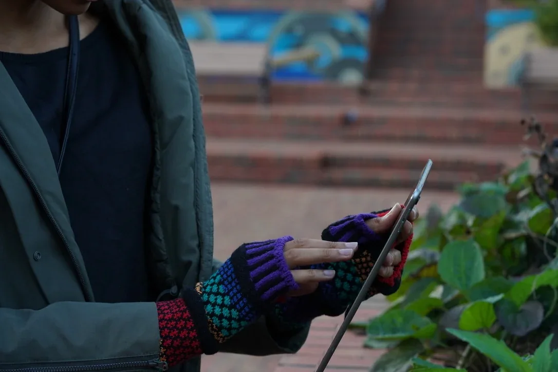 Fingerless gloves in use with a tablet.